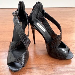 STEVE MADDEN Snakeskin Stiletto Zip Up Heels